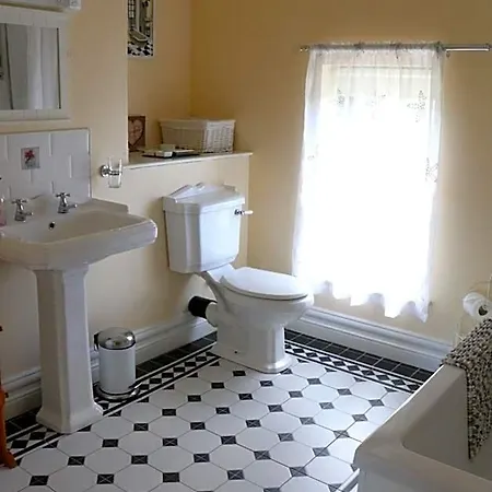 Emy Lakehouse - Near Castle Leslie, Glaslough فندق مبيت وإفطار