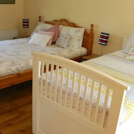 Emy Lakehouse - Near Castle Leslie, Glaslough Bed & Breakfast