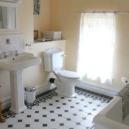 Emy Lakehouse - Near Castle Leslie, Glaslough فندق مبيت وإفطار
