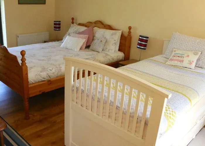 Emy Lakehouse Bed & Breakfast