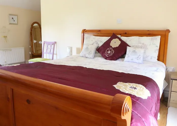 Emy Lakehouse Bed & Breakfast 4*