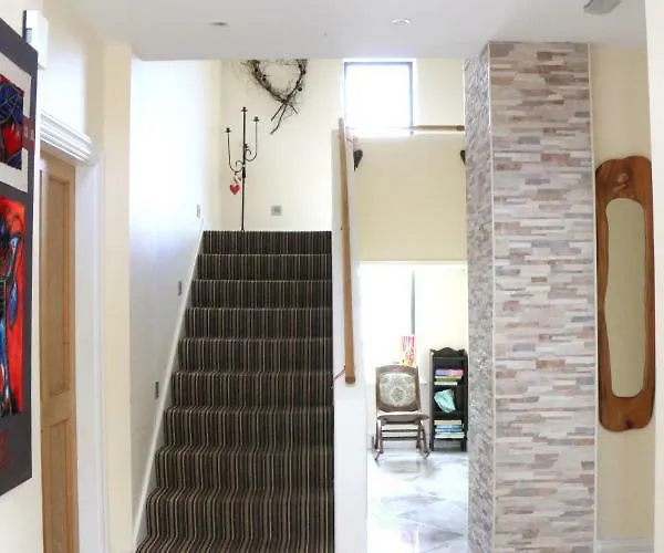 Emy Lakehouse Bed & Breakfast 4*