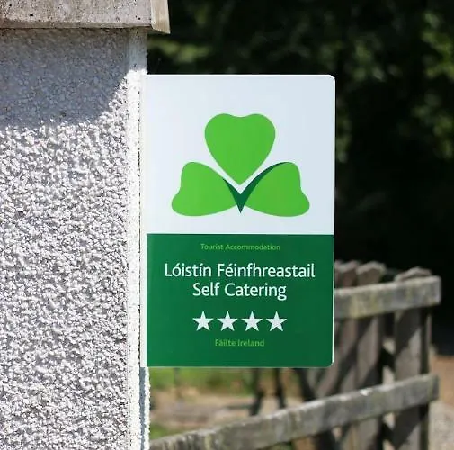 Emy Lakehouse Bed & Breakfast