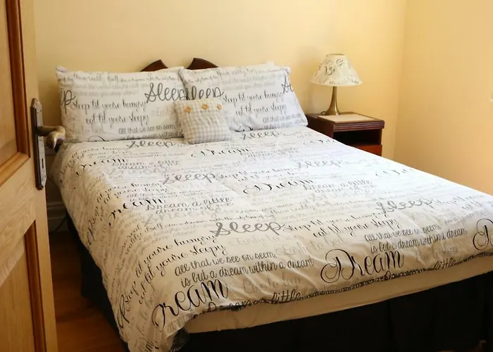 Emy Lakehouse Bed & Breakfast 4*